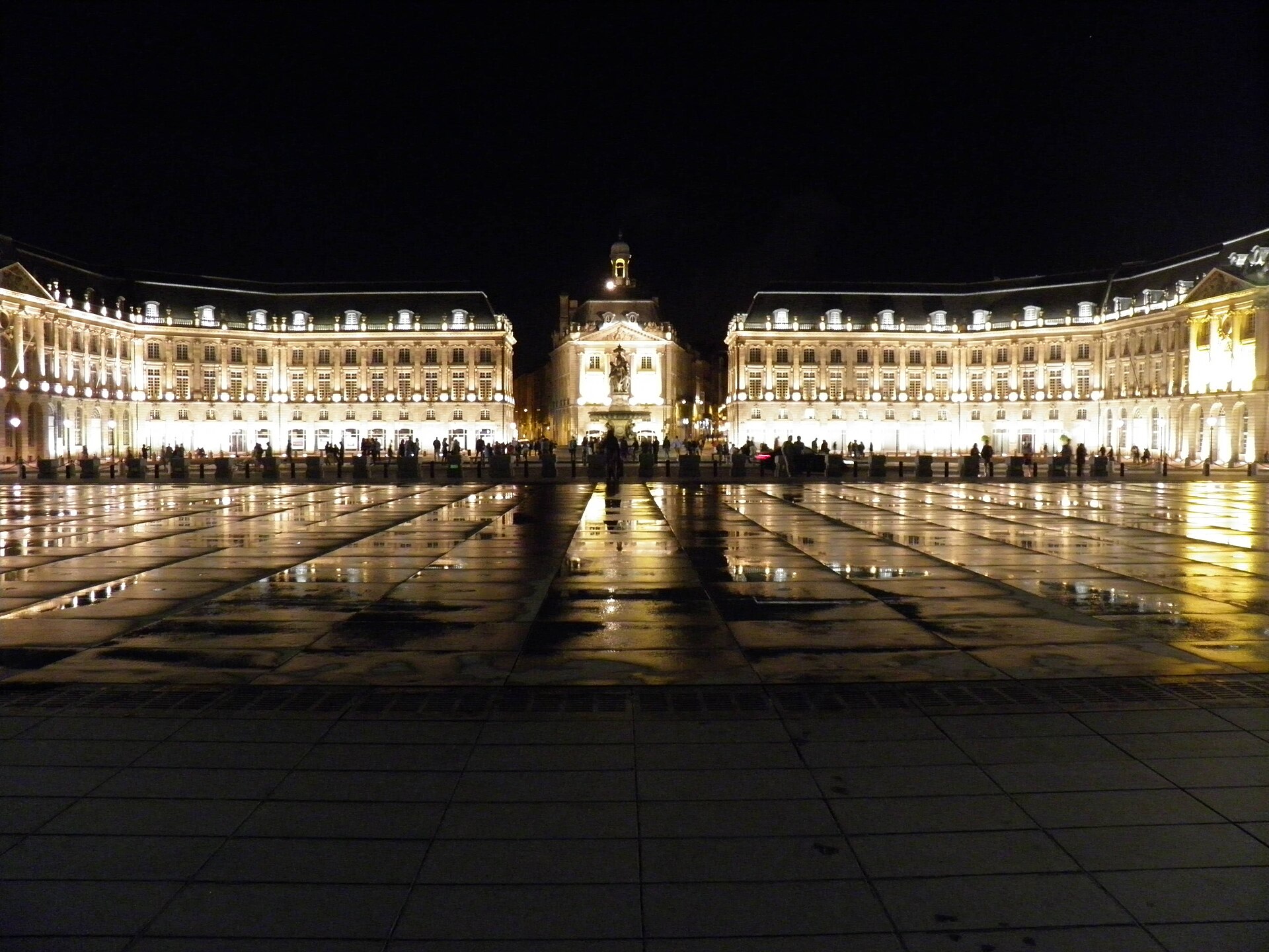 La place de la Bourse à Bordeaux illuminée